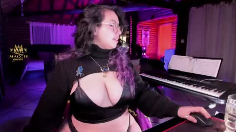 Snapshot of maggie_queen chatting on 04-21-26, 02:15 Luna online show from 04-21-26, 02:15