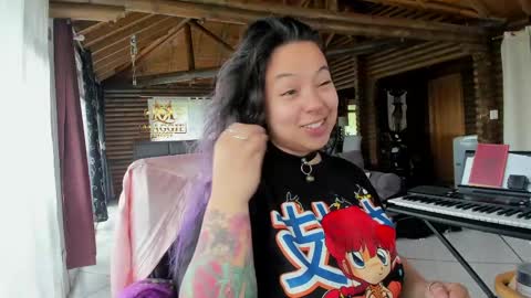 Snapshot of maggie_queen chatting on 04-27-26, 03:10 Luna online show from 04-27-26, 03:10