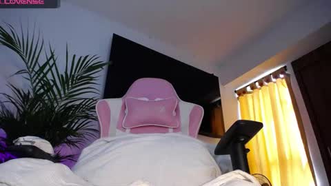 Snapshot of maggie_raver chatting on 01-21-25, 03:21 maggie online show from 01-21-25, 03:21