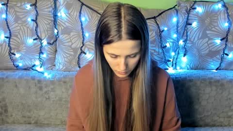 Snapshot of maggiecake chatting on 12-27-24, 01:00 Maggie online show from 12-27-24, 01:00