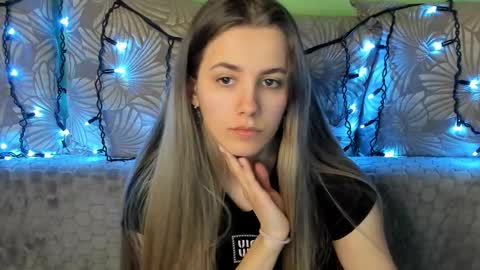 Snapshot of maggiecake chatting on 02-24-25, 08:27 Maggie online show from 02-24-25, 08:27