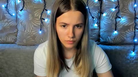 Snapshot of maggiecake chatting on 10-22-25, 02:45 Maggie online show from 10-22-25, 02:45