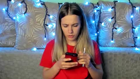 Snapshot of maggiecake chatting on 10-28-25, 02:04 Maggie online show from 10-28-25, 02:04