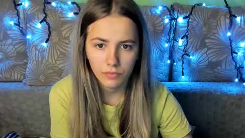 Snapshot of maggiecake chatting on 11-03-25, 03:52 Maggie online show from 11-03-25, 03:52