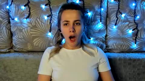 Maggie online show from 03-09-26, 02:59