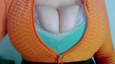 Snapshot of maggielandrin chatting on 01-21-25, 02:33 Maggie online show from 01-21-25, 02:33