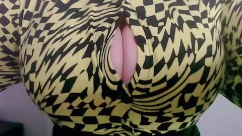 Snapshot of maggielandrin chatting on 01-22-25, 02:48 Maggie online show from 01-22-25, 02:48