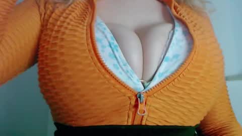 Snapshot of maggielandrin chatting on 01-27-25, 02:20 Maggie online show from 01-27-25, 02:20