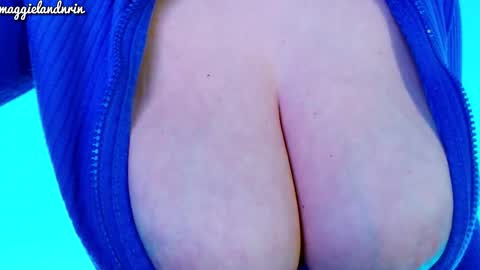 Snapshot of maggielandrin chatting on 10-22-25, 05:02 Maggie online show from 10-22-25, 05:02