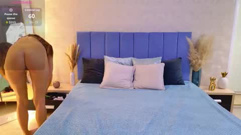 Snapshot of maggieturner chatting on 11-25-25, 01:27 MaggieTurner online show from 11-25-25, 01:27