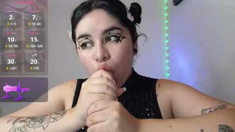 Snapshot of magic_alicee_ chatting on 06-26-26, 03:33 Alice online show from 06-26-26, 03:33