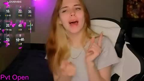 Snapshot of magic_bella chatting on 06-24-26, 12:37 Bella online show from 06-24-26, 12:37