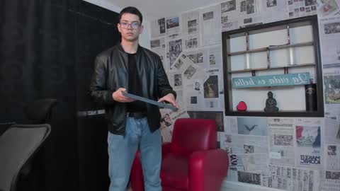 Snapshot of magic_boy01 chatting on 12-23-24, 05:11 Damian Rivers online show from 12-23-24, 05:11