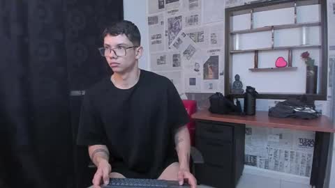 Snapshot of magic_boy01 chatting on 03-07-25, 07:27 Damian Rivers online show from 03-07-25, 07:27