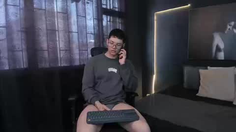 Snapshot of magic_boy01 chatting on 09-24-25, 08:34 Damian Rivers online show from 09-24-25, 08:34