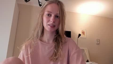 Snapshot of magic_couple13 chatting on 01-21-25, 11:35 Alice online show from 01-21-25, 11:35