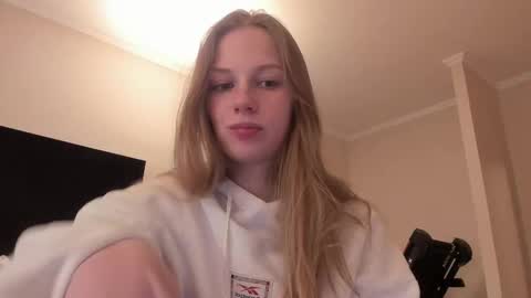 Snapshot of magic_couple13 chatting on 02-13-25, 03:56 Alice online show from 02-13-25, 03:56