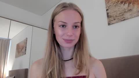 Snapshot of magic_couple13 chatting on 09-18-25, 02:19 Alice online show from 09-18-25, 02:19