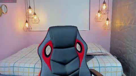 Snapshot of magic_oliviah chatting on 06-11-26, 12:14 Oliviah online show from 06-11-26, 12:14