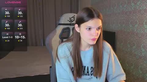 Snapshot of magic_shy chatting on 09-23-25, 01:19 Merry online show from 09-23-25, 01:19