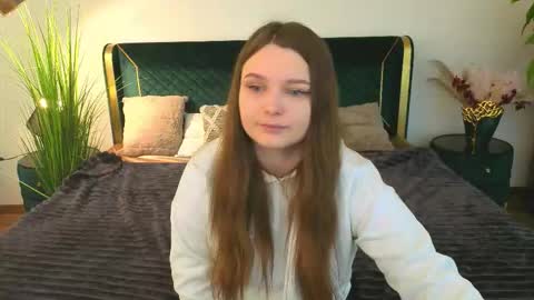 Emily online show from 03-25-26, 07:36