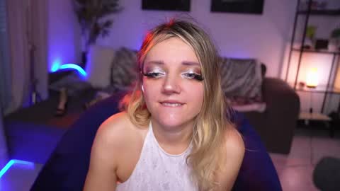 Snapshot of magnetic_ami chatting on 01-20-25, 01:11 Ami online show from 01-20-25, 01:11