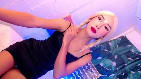 Snapshot of magnifecentcock69_mocah chatting on 01-17-25, 03:32 Mocah online show from 01-17-25, 03:32