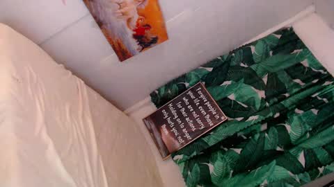 Snapshot of magnifecentcock69_mocah chatting on 01-23-25, 02:39 Mocah online show from 01-23-25, 02:39