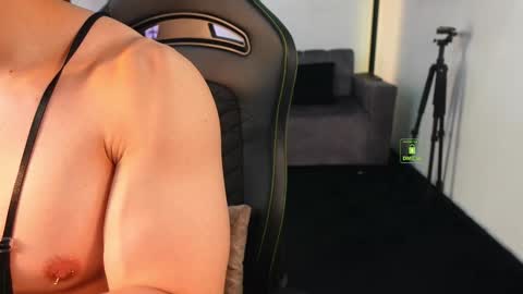 If you want me to use the Lovense please let me know  --    online show from 02-20-26, 06:41