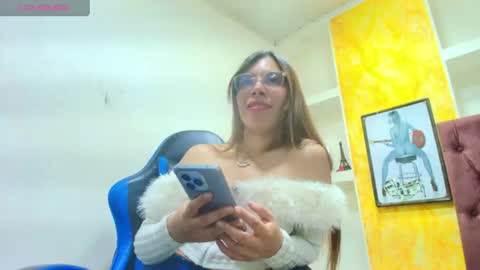 Snapshot of maia_blaze chatting on 07-23-26, 08:40 Maia online show from 07-23-26, 08:40
