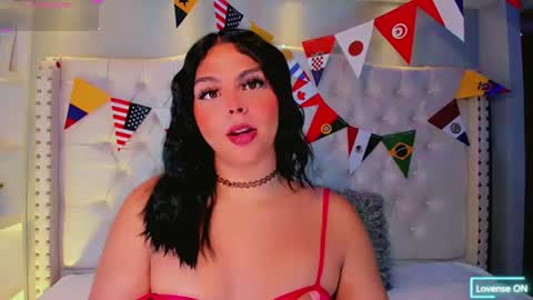 Snapshot of maia_hotts chatting on 06-15-26, 08:00 CamiiGarcia online show from 06-15-26, 08:00