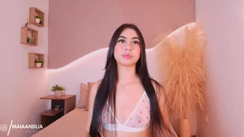 Snapshot of maia_lia_ chatting on 11-17-25, 11:32 MAIA LIA online show from 11-17-25, 11:32