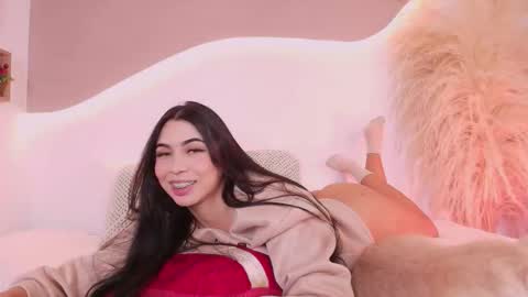 Snapshot of maia_lia_ chatting on 12-20-25, 01:12 MAIA LIA online show from 12-20-25, 01:12