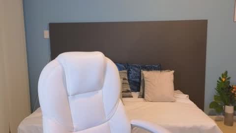 Maiaa Ruiz  online show from 01-13-25, 02:11