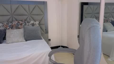 Maiaa Ruiz  online show from 11-15-25, 02:57