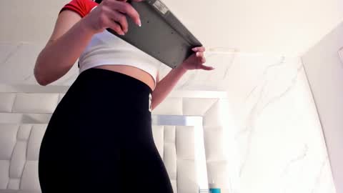 Snapshot of maiapark chatting on 02-02-26, 11:53 Maia online show from 02-02-26, 11:53