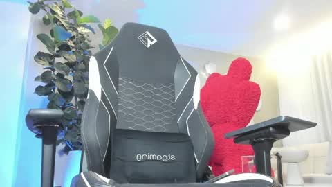 MAICOL  online show from 04-12-26, 11:43