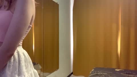 Snapshot of maidacompston chatting on 09-27-25, 09:03 Elina online show from 09-27-25, 09:03