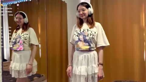 Snapshot of maidacompston chatting on 10-01-25, 09:37 Elina online show from 10-01-25, 09:37