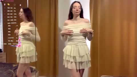 Snapshot of maidacompston chatting on 10-05-25, 07:17 Elina online show from 10-05-25, 07:17