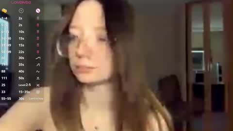 Snapshot of maidacompston chatting on 12-17-25, 03:51 Elina online show from 12-17-25, 03:51