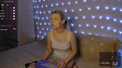 Snapshot of mailin_harrington chatting on 12-26-24, 02:44 Your kitty online show from 12-26-24, 02:44