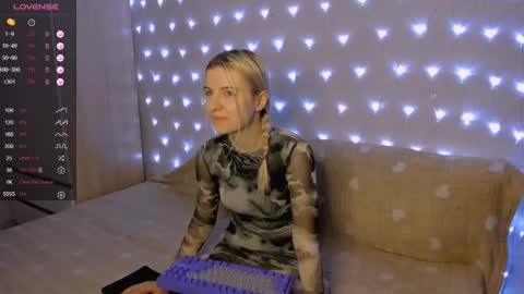 Snapshot of mailin_harrington chatting on 12-26-24, 03:20 Your kitty online show from 12-26-24, 03:20