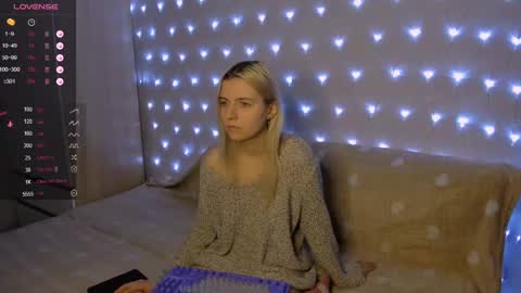 Snapshot of mailin_harrington chatting on 12-27-24, 03:37 Your kitty online show from 12-27-24, 03:37