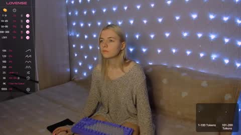 Snapshot of mailin_harrington chatting on 01-18-25, 03:27 Your kitty online show from 01-18-25, 03:27