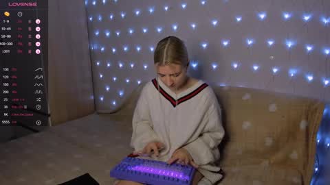 Snapshot of mailin_harrington chatting on 02-21-25, 03:54 Your kitty online show from 02-21-25, 03:54