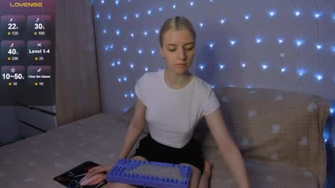 Snapshot of mailin_harrington chatting on 04-26-26, 03:53 Your kitty online show from 04-26-26, 03:53