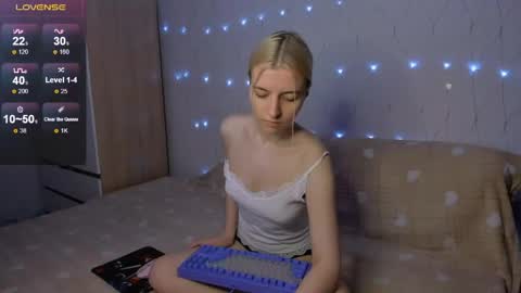 Snapshot of mailin_harrington chatting on 05-09-26, 03:50 Your kitty online show from 05-09-26, 03:50