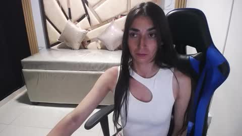 Snapshot of maily_a_ chatting on 10-27-25, 02:59 Maily online show from 10-27-25, 02:59