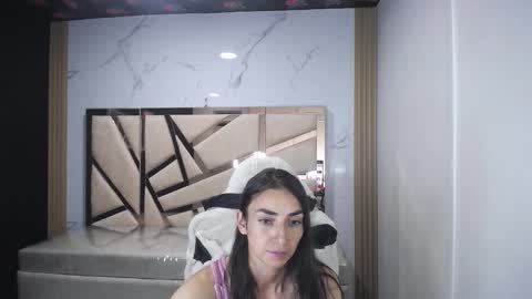 Snapshot of maily_a_ chatting on 11-25-25, 02:55 Maily online show from 11-25-25, 02:55